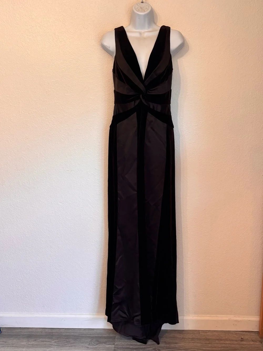 Tadashi Satin and Velvet Plunge Gown Size 6